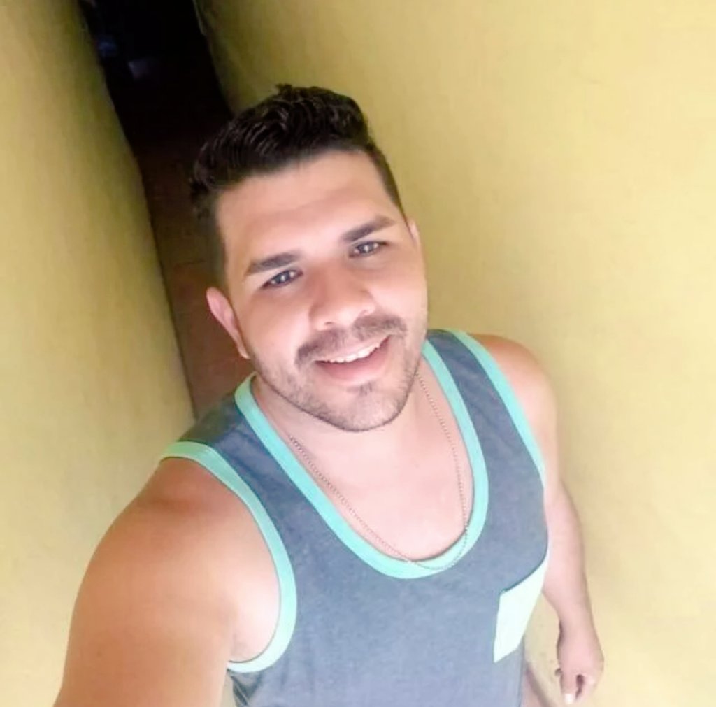 HeteroLima's tweet photo. Este veneco en plaza norte busca pasiva sumisa #grindr https://t.co/BjCISGPLF2