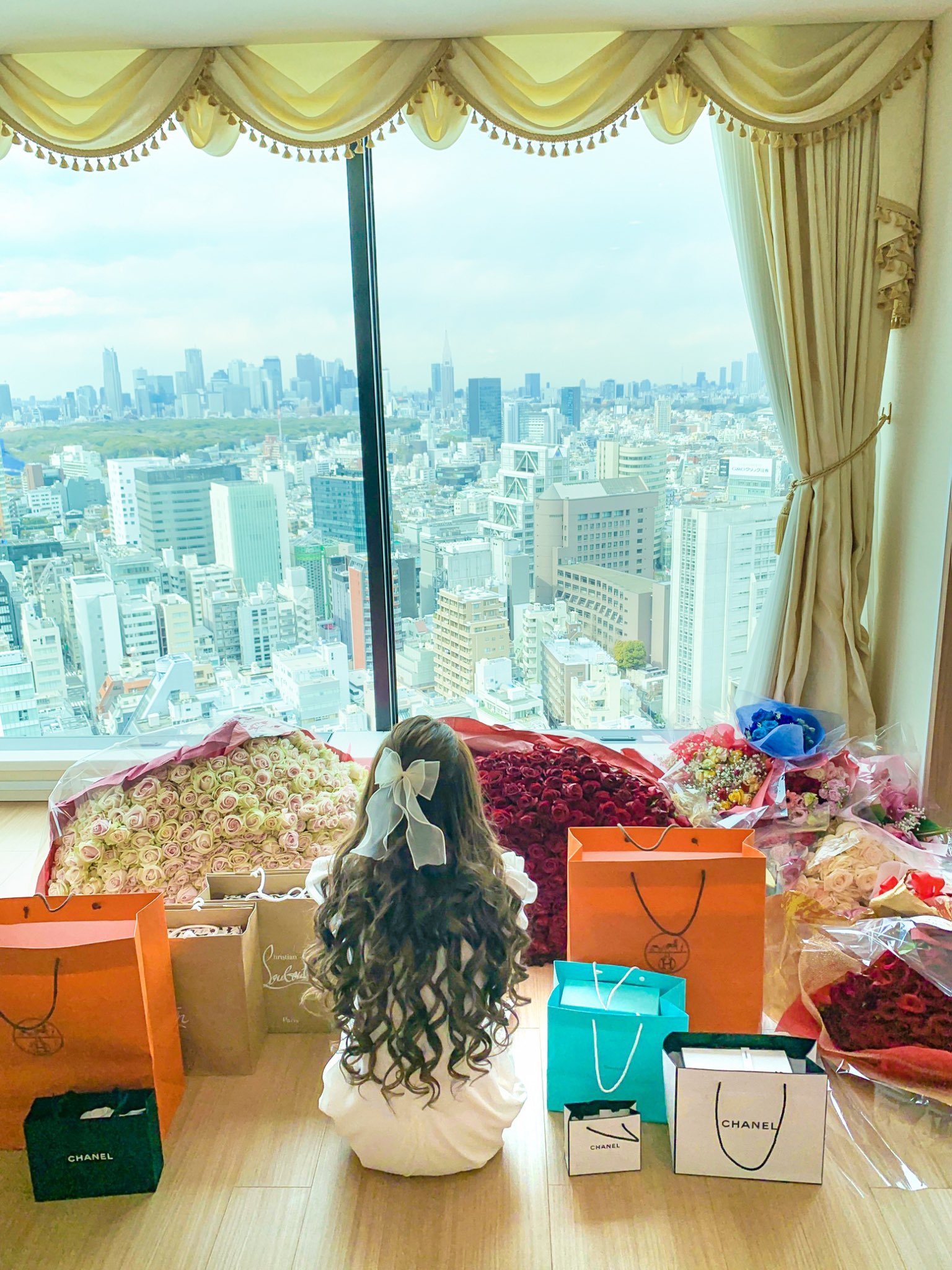 愛沢えみり プレゼントもたくさんいただきました 後ネイル キラキラにしたよ