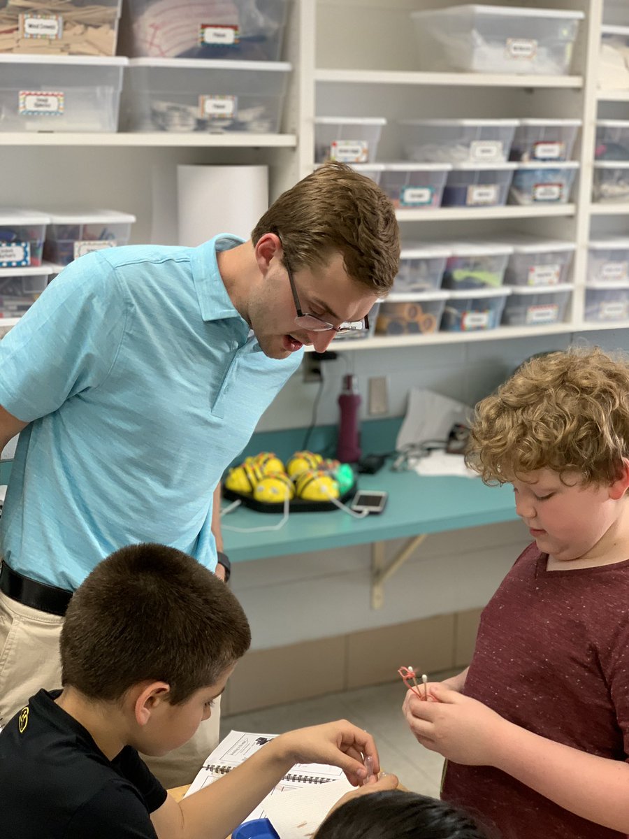 TeamCramer1's tweet photo. Our @uabeducation EEC 301/600 pre-service T’s taught their very first lesson today to our 3rd grade kiddos &amp; rocked it! They facilitated a mini steam event for our 3rd graders utilizing the #AMSTI water and climate unit while integrating EDP, coding math &amp; art! @marchantteacher https://t.co/DFc4tnY9jO