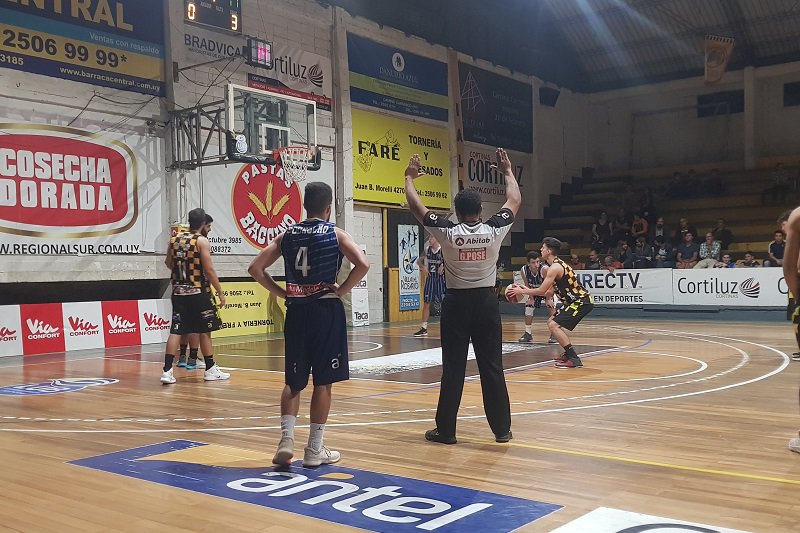 BasquetTotal's tweet photo. #SUb23xBT | MACHADOS

Larre Borges en cierre apretado venció a Stockolmo y está invicto en el certamen, lo cuenta @diegop91 

👉 https://t.co/JACPlZJlHP https://t.co/jCPx79DCi1