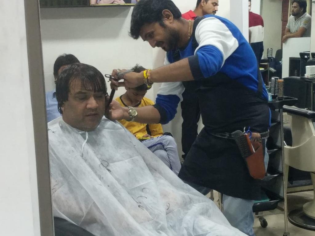 MasterpankajO's tweet photo. Wid great pride of Gujrat @kirtidangadhviofficial
He is adorable sin..For more info visit...https://t.co/qdBnUktbuT https://t.co/O1o4SwFoBg