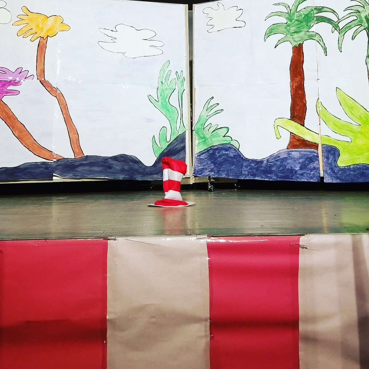hutchCMS's tweet photo. Congrats to the cast and crew for a fabulous production of Seussical Jr! I am so proud! #badgerpride #ohthethinksyoucanthink https://t.co/fxSOiaoIn2