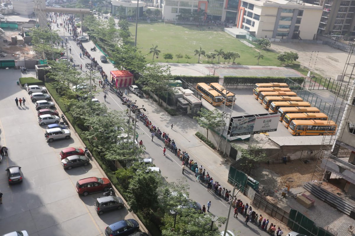 India_Policy's tweet photo. Can you imagine this is a queue for voting, in a posh sector in Noida, even as it is 35 degrees hot.

When people know that their nation is at stake and the evil dynasty is lurking around the corner

#VoteForIndia #IndiaElections2019 #Vote4BJP #VoteKar #VotingRound1 https://t.co/rQ4ZaywnT1