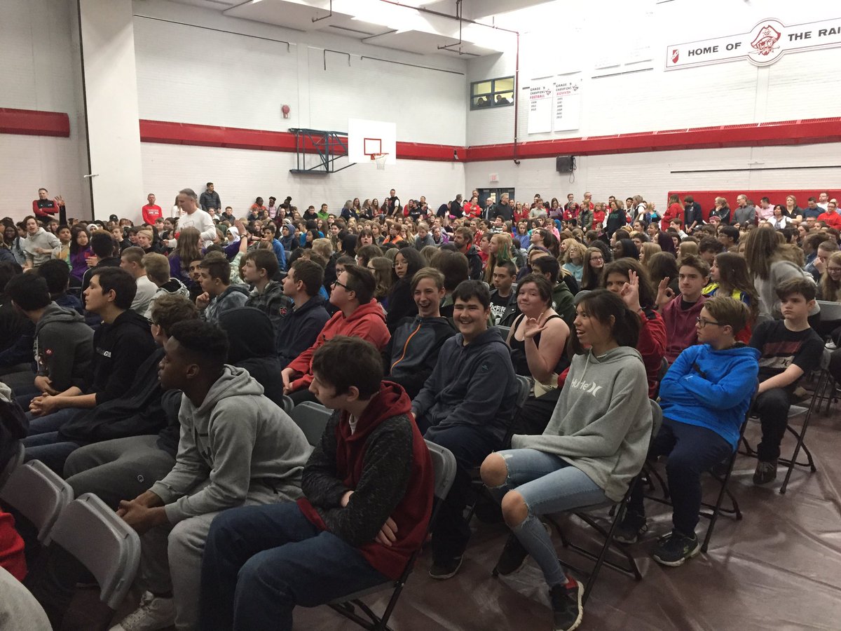 sandrebevan's tweet photo. We had a great afternoon with the Graduation Class of 2023 at the @LindsayThurber Grade 8 Orientation! https://t.co/zgznSIG3un