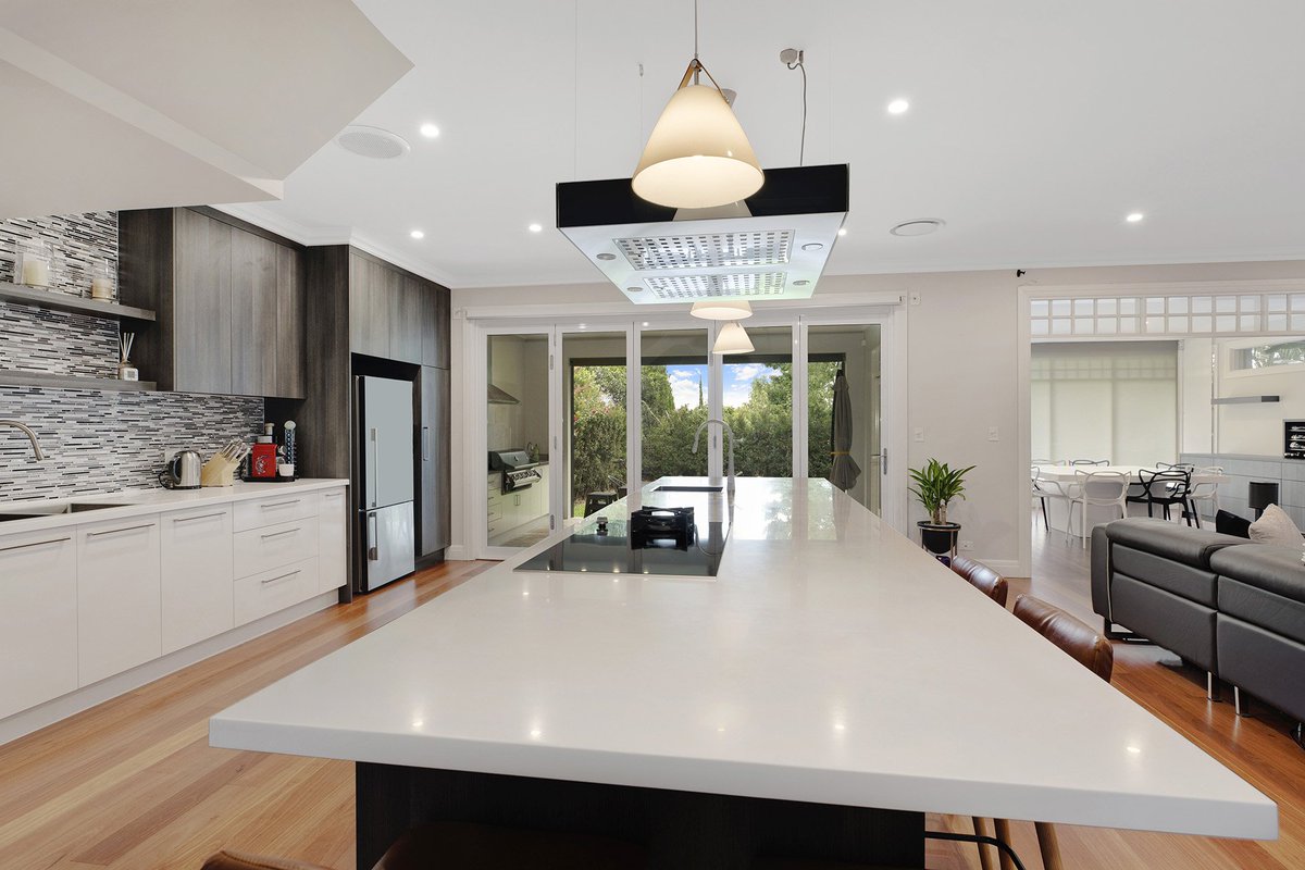 The seamless nature of Corian means you can have endless island benchtops without any unsightly joins. Corian is non-porous, durable and low maintenance making entertaining a breeze. Image courtesy of @DuJourLiving