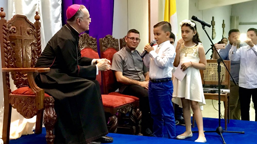 silviojbaez's tweet photo. Esta noche visité la parroquia Santísimo Redentor de Managua para dar una charla sobre la Pascua. Al final un niño de la parroquia me agradeció en nombre de todos por mi ministerio episcopal en Nicaragua. ¡Fue muy emotivo! Gracias. https://t.co/JtXO4rngWV