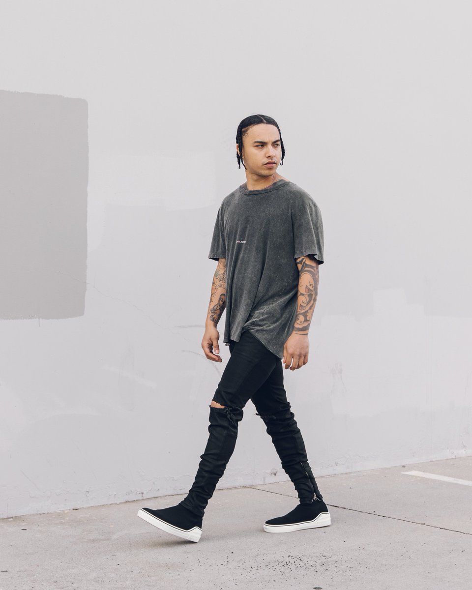 GoldenDenim tweet media