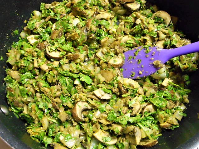 MadamSarcastra's tweet photo. #Vegan #veggie-rotini with creamy #mushroom sauce.... 🥰
Leftover @SimpleTruth4U baby bella mushrooms, baby #arugula, & #soymilk... @kroger #pasta, sweet #onion, & #garlic... #herbs, #spices, #nooch, #tapiocaflour... amazing. 💚👍
#veganfood #plantbased #whatveganseat #organic https://t.co/q4fvsofIYH