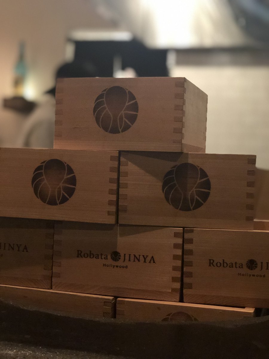 Every time I’m in this area, stop by <a href="/robatajinya/">Robata JINYA</a> 
After SAG screening, stopping by here and dig in their vegan ramen. Soooo good!
1人ですけど、何か？
ここのビーガンラーメンめっちゃ美味しいのです！日本ではない味ですかね、