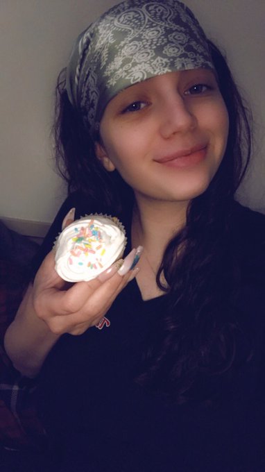 Look I made cupcakes for my lil sisters birthday tomorrow. https://t.co/7hcgTpah2H