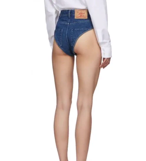 世界一短いデニムって…オムツにしか見えないのだがww