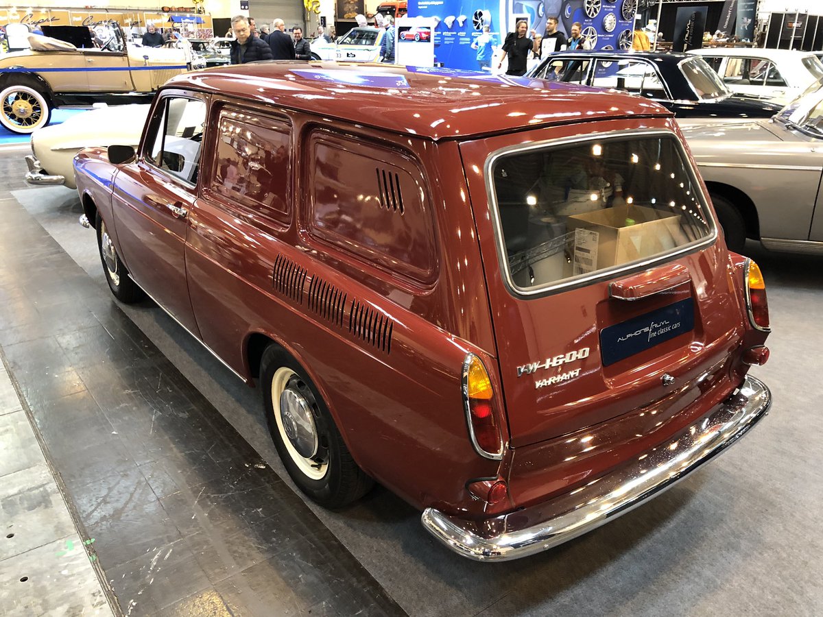 steigercst's tweet photo. Kaum auf der #TechnoClassica in #Essen und schon wieder mehrfach schockverliebt. #lechz #VW 1600 #Typ3 #Geschäftswagen #Fiat #1900 #Granluce https://t.co/YNAUjxavsW