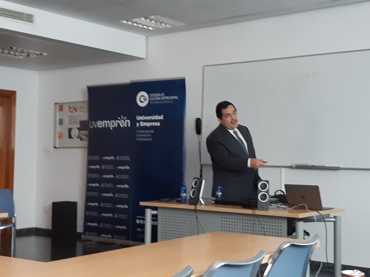 UVempren_'s tweet photo. #Bondia Hui gran final del #CampusCulturaEmpresial del Programa Internacional de Motivació Empresarial #PIMe3UV @UV_EG i @CatedraCe Moltes gràcies coaches i: @ADEITUV @CocaColaEP_es @Appletiser_es @dulcesol1952  @RosquilletaAlba, ponents: 
@RNBCosmeticos, @s2grupo i @CorvanRH_ETT https://t.co/278Lt7DppW
