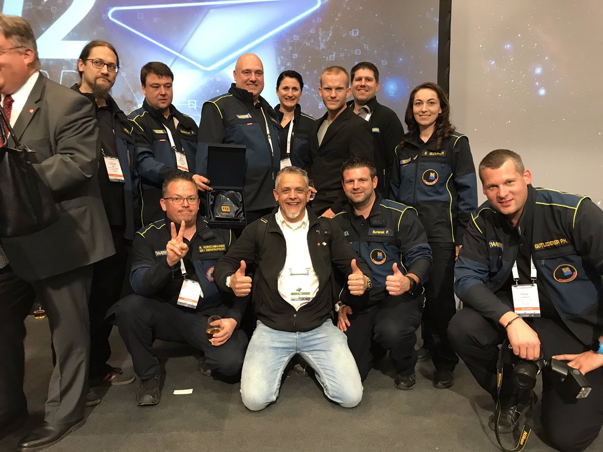 CrewDpo's tweet photo. Notruf.... big heroes 🤩
.#EENA2019 @romeoch @visualaerials @CrewDpo  @DJIEnterprise @112_sos #dronesforsafe #droneforsafe 
#uasarenottoys #uavarenottouys. #djienterprise https://t.co/Kp0ENT5Yfd