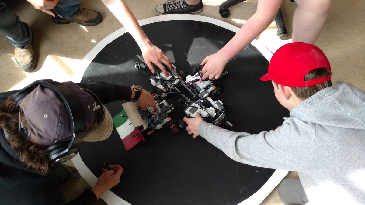 librarymisty's tweet photo. Fantastic day @CentralPrograms building and wrestling our sumobots. What a wonderful and memorable experience for our students! @RyanDWard #codingforkids #sd23learns https://t.co/ItGV4I5dV5