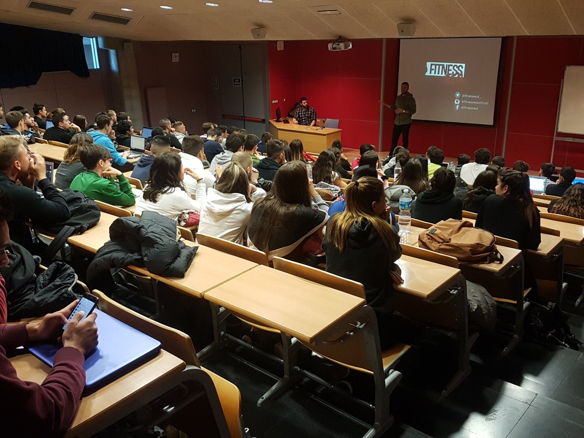 EUSES_Oficial's tweet photo. Ha començat a l'Aula Magna d'EUSES la conferència de Víctor Reyes sobre Nutrició Esportiva. #campussalt #centregarbi #dietètica #CAFE https://t.co/WdiX8ag2dP