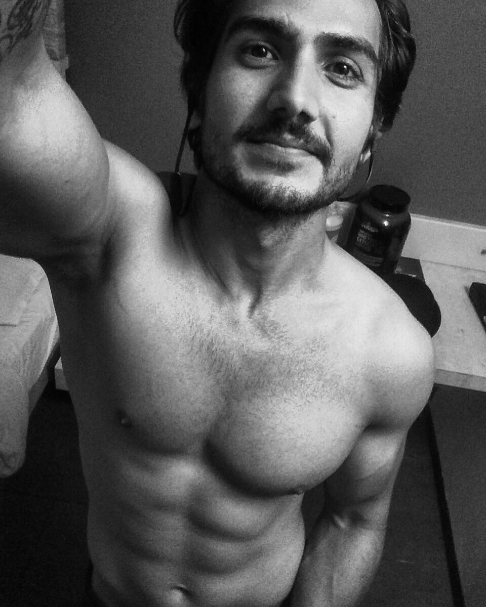 TheBhushanPatil's tweet photo. Shape your will & your body will follow !!
#postpackup #shootlife #basic #homeworkout #hotels #traveling #noexcuses #fitness #mentalpeace #satisfaction #healthyfood #healthylifestyle #loveyourself https://t.co/GsH3V0AJS8