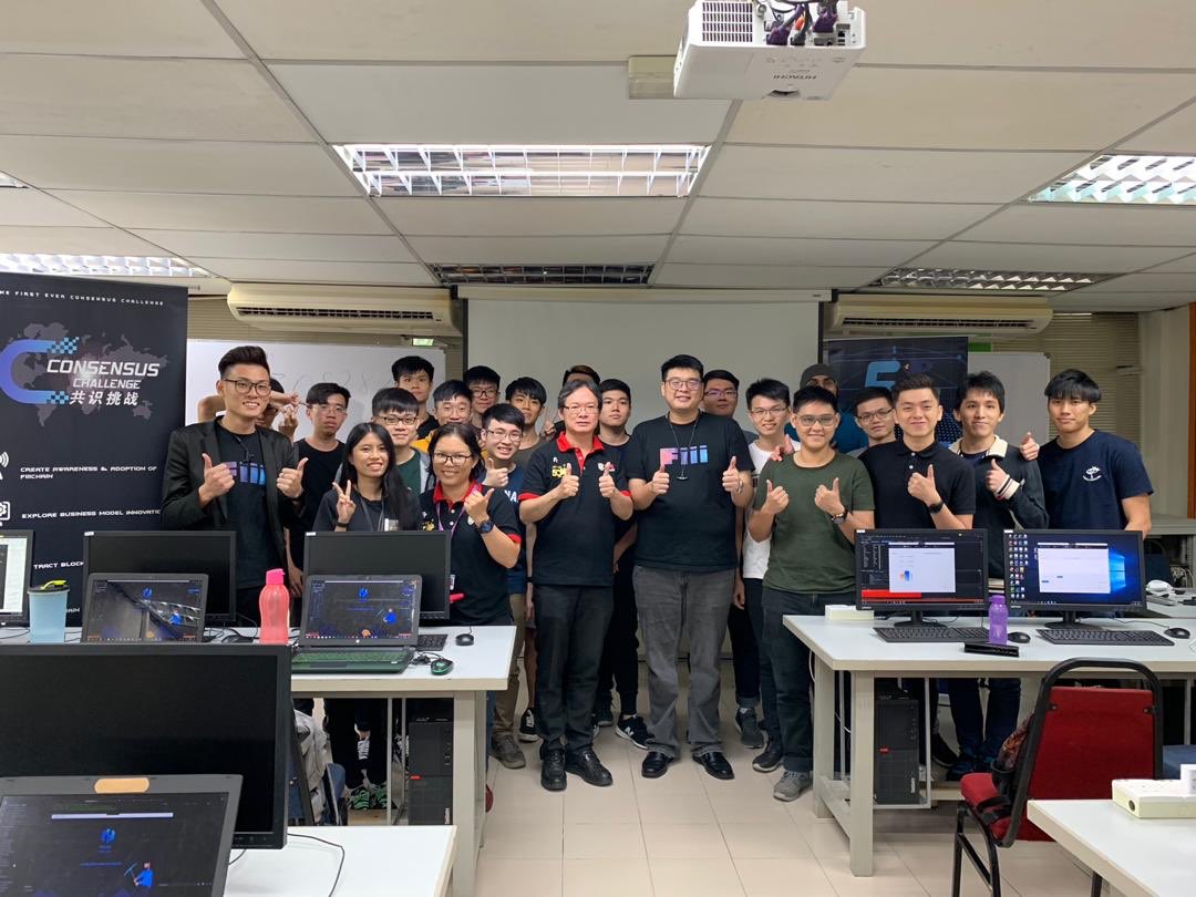We made it to TARUC. Others than giving talk, our CTO tutored these 30 students on FiiiChain technology attentively during training class. 8 hours continuously hasn’t drained anyone’s energy and they’d strive for more! 
#FiiiLab #FiiiChain #BlockchainTalk #CampusTour #TARUC