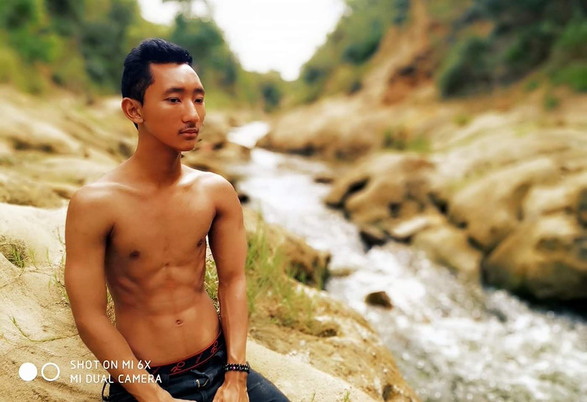 KyawAungSann3's tweet photo. ခ်စ္ရင္ Retweet လုပ္ေပးကြာ 😓 https://t.co/pTlLoqhEHS