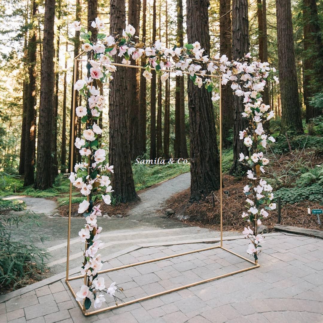 Samila_Co's tweet photo. How magical would it be to get married infront of this beautiful wedding arbor🌸
Who else is inspired to add this piece to their big day!? 
#WeddingArbor #WeddingArch #FloralDetail #WeddingFlowers #WeddingCeremony https://t.co/PBijnoWelW