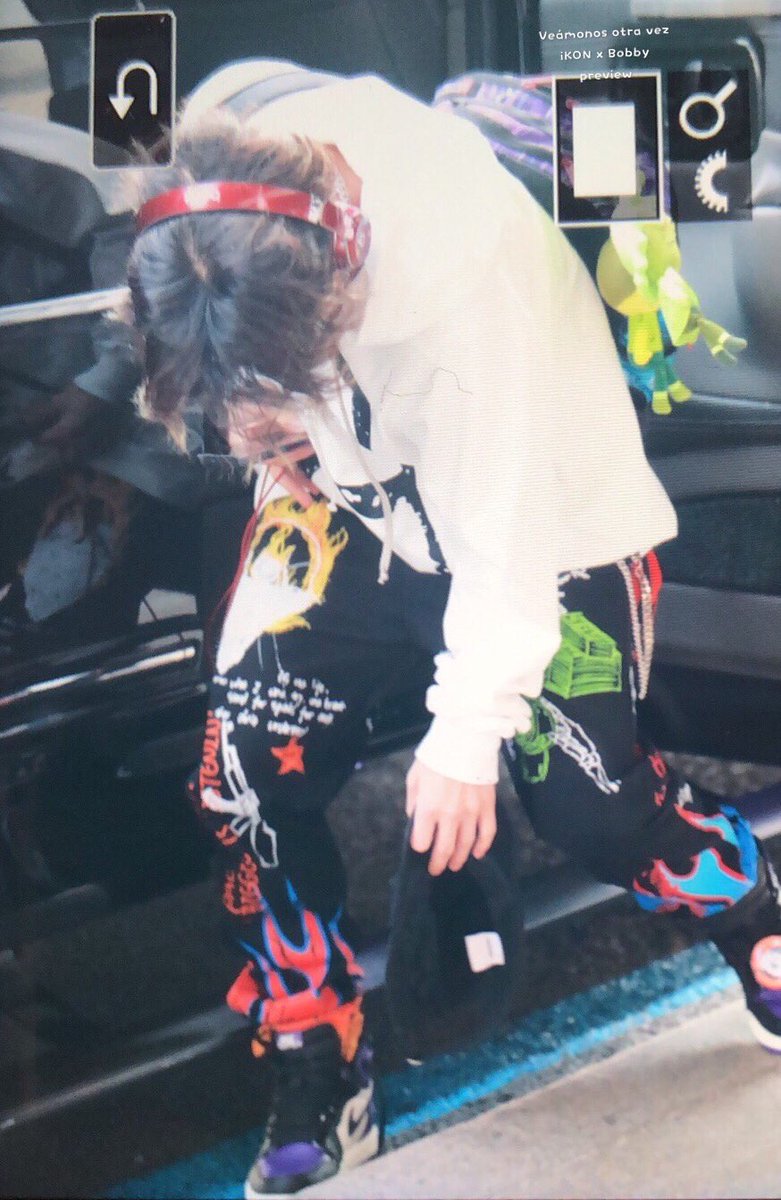 n_top57's tweet photo. 바비야😭😭😭😭😭😭😭

고마워요😢💜

誕生日に贈った👟履いてくれた😭

自分でバッジ付けたの？
可愛すぎる😂😂😂😂😂

항상 고마워요🙏💓💓💓

#iKON #BOBBY #바비 #아이콘 #김지원 #バビ https://t.co/3hFqmYBSOB