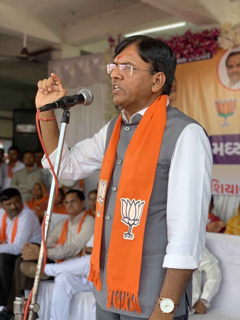 mansukhmandviya's tweet photo. आज भावनगर लोकसभा क्षेत्र में तलाजा विधानसभा क्षेत्र के चुनाव मध्यस्थ कार्यालय का उद्घाटन श्री @BhupendraSinh1 जी के साथ किया और जनसभा को सम्बोधित किया। https://t.co/wv5tHNfTdD