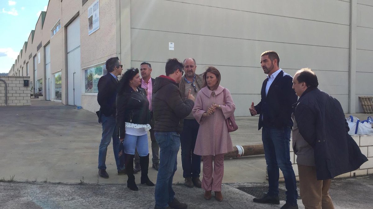 ElenaNevado_CC's tweet photo. En respuesta a la invitación de los propios empresarios y acompañados por el candidato N1 al Senado, Carlos Floriano, ayer visitamos el Parque Empresarial Mejostilla, para conocer las inquietudes y necesidades de cuantos desempeñan su actividad empresarial allí.

#Elena2019 https://t.co/cxnD7vk7k2