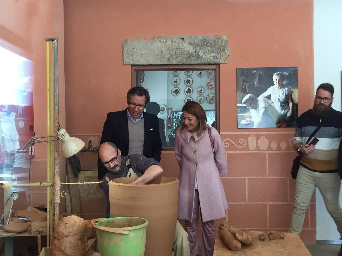 ElenaNevado_CC's tweet photo. En respuesta a la invitación de los propios empresarios y acompañados por el candidato N1 al Senado, Carlos Floriano, ayer visitamos el Parque Empresarial Mejostilla, para conocer las inquietudes y necesidades de cuantos desempeñan su actividad empresarial allí.

#Elena2019 https://t.co/cxnD7vk7k2