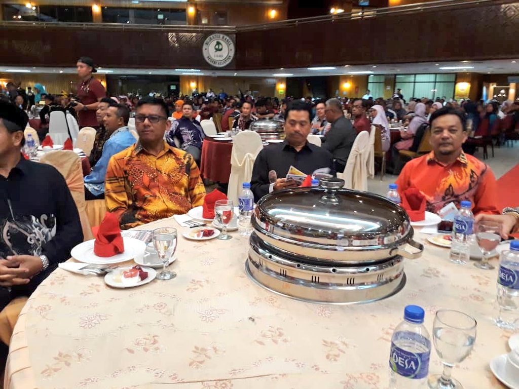 <a href="/unitudarabomba/">unitudarabomba</a> 10 April 2019. Hadir majlis penutup Perkhemahan Kedet Bomba Peringkat Kebangsaan di JBPM Negeri Kelantan.@bombakelantan
<a href="/KP_bombaJBPM/">YAS Dato' Sri Abdul Wahab bin Hj Mat Yasin</a> <a href="/NaziliMahmood/">Nazili Hj. Mahmood</a> <a href="/SikriMarzuki/">Marzuki Mohd Sikri</a> <a href="/BBazria/">Bazria</a> <a href="/BaijuriWan/">Wan Baijuri Wan Hass</a>