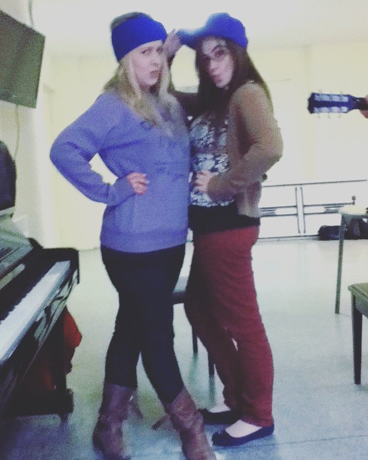 hollyemmett2's tweet photo. #dramaschooldays #whereitallbegan #backintheday #inbetweenclasses #muckingaround #havingfun #beingourselves #beingme #notafraidtobeme #comfortableinmyownskin #friends #friendship #actor #actorslife #acting https://t.co/lQpJCD8Evu