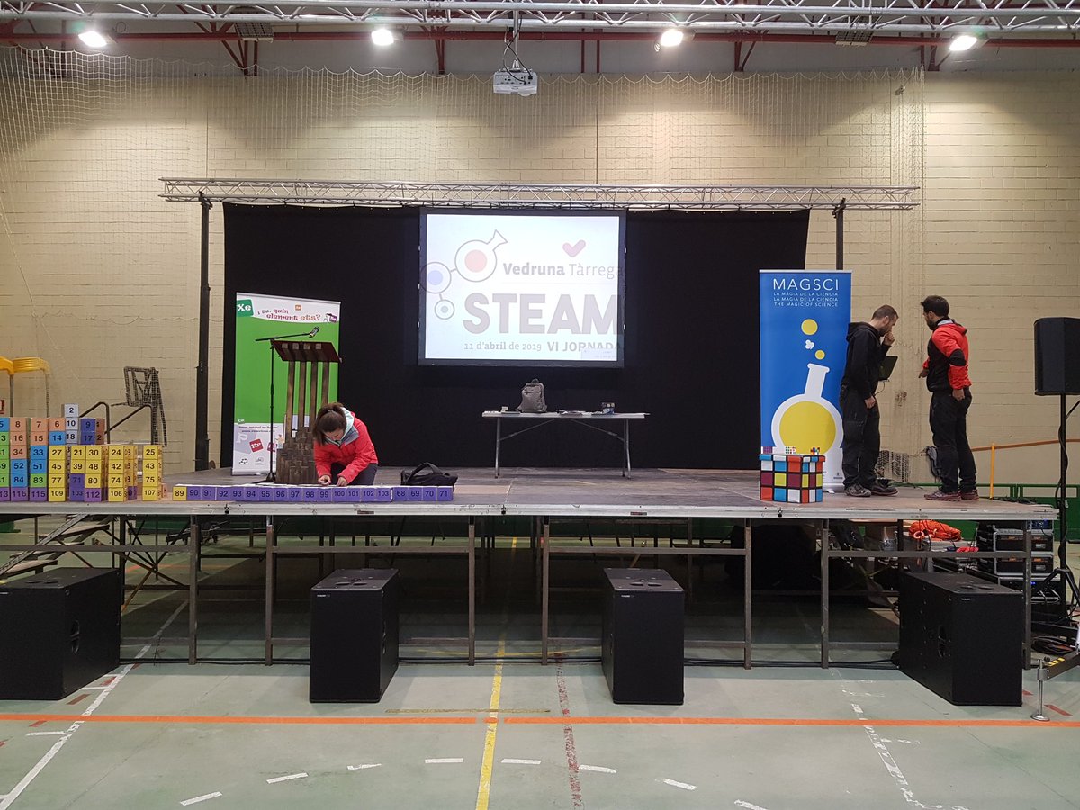 miquelduran's tweet photo. Preparant #mendsec a @vedrunatarrega aper #steamvedruna amb @judit__torrent #magsci https://t.co/JN018Y4G54