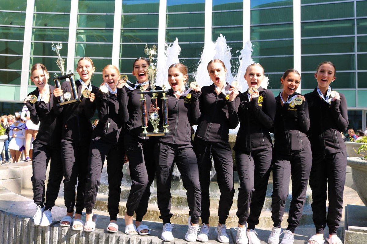 MHSDanceBooster's tweet photo. It’s #nationalsiblingsday2019 Day. Thought we’d share a pic of these #Sisters.  They may have different parents, but these girls are family❤️Come see them perform one last time together this Friday! @MaranaDance @MaranaHS @MaranaSchools @MHS_TUNIT @MHS20192 https://t.co/zV9Ie9tXY6