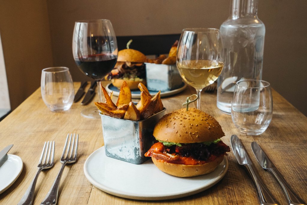 Kite at The Red Hart tweet media