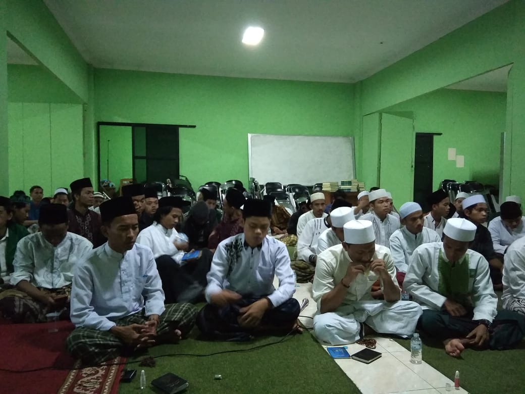 WartaNU's tweet photo. Manaqib rutin di @UNUSIA_ Kampus https://t.co/hnQuxPUrYZ