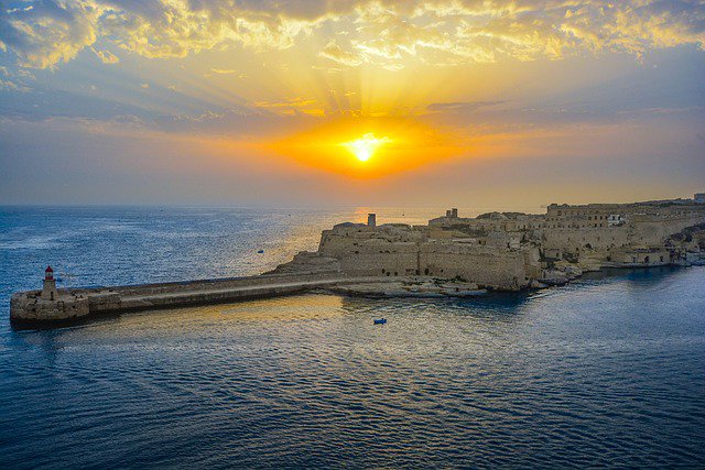 LIOglobal's tweet photo. Did you know Malta is the smallest country in the EU?
.
.
.
#invesinmalta #malta #maltapassport #maltalifestyle #maltainvestment #maltaresidence #globalcitizen #globalcitizenship #worldcitizen #eu https://t.co/L2tb9lUhkm