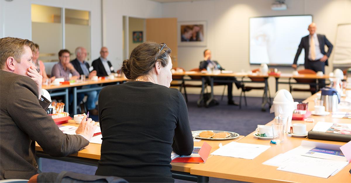 driestarma's tweet photo. Verandering is het gesprek van de dag. Schoolleiders worden steeds meer aangespoord om hun organisatie te vernieuwen: "anders missen we de boot". Maar is verandering wel nodig, of zelfs goed? Praat mee tijdens de masterclass leiderschap op 22 mei. Kijk op: https://t.co/iTBNoTJgPz https://t.co/IlFVr0fluK