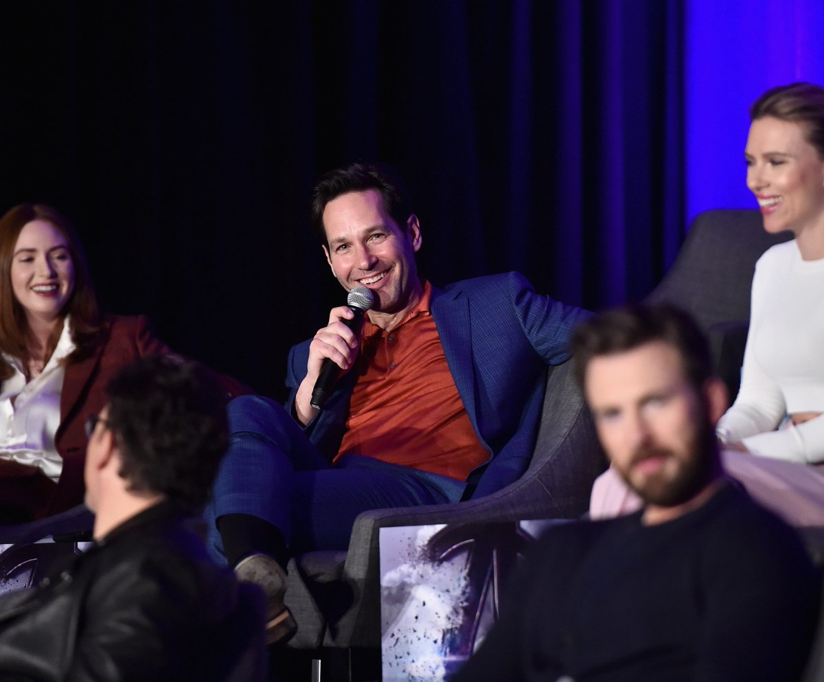 Canali1934's tweet photo. #PaulRudd wearing a blue Canali suit and red wool-silk polo shirt at the @MarvelStudios #AvengersEndgame press conference. 

#Canali1934 #Avengers #AntMan #LosAngeles #suit #MadeinItaly https://t.co/sYxkk2egTq