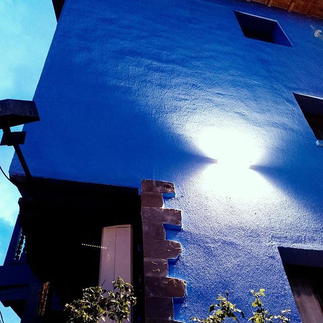 Ya está casi apunto la nueva cara del #HostalRemoña. Un cambio atrevido que esperemos os sorprenda gratamente, a nosotros nos gusta mucho y queremos compartirlo con vosotros. 🏡 🎨 . . . . . . #Liebana #destinoliébana #descubreLiebana #ValledeCamaleño #Espi…