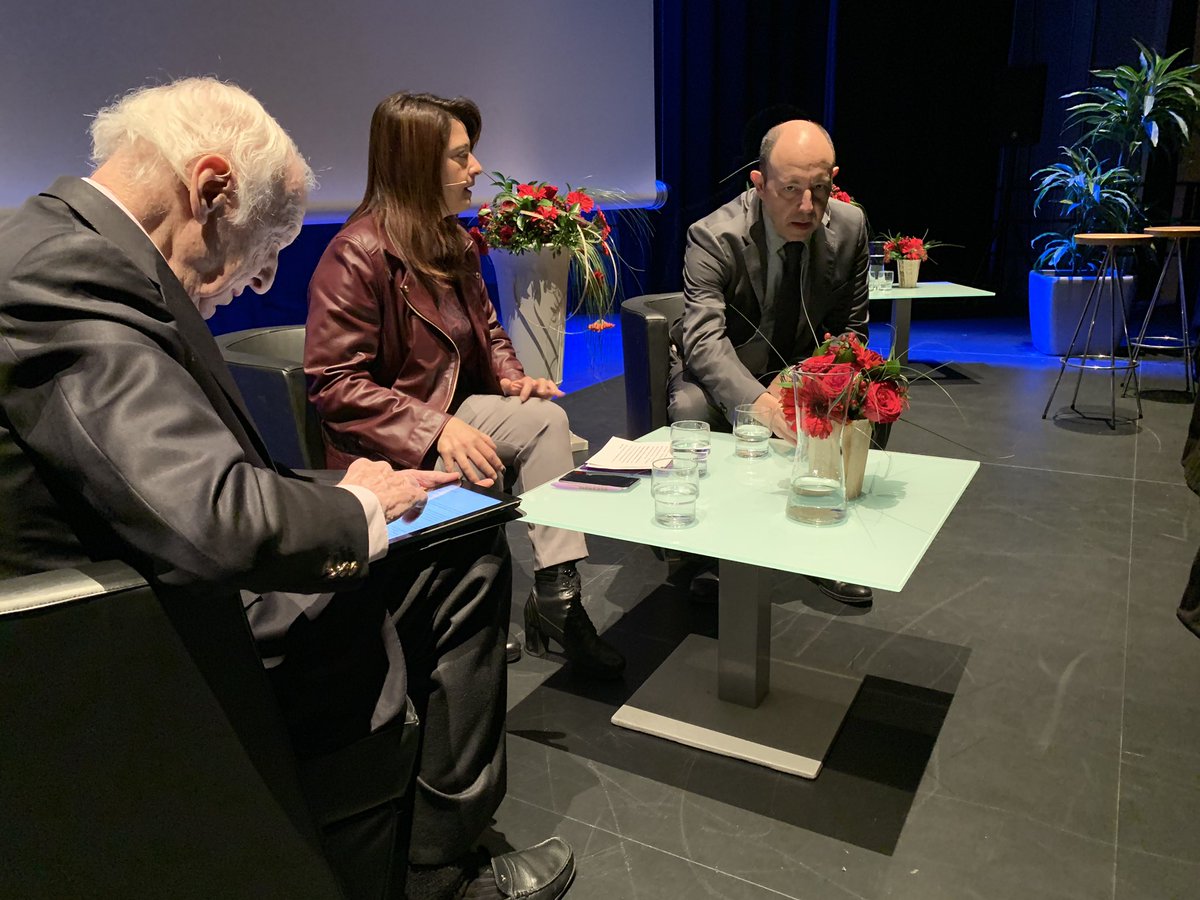 viajeroninja's tweet photo. Preparando con @GonBernardos la conversación sobre los #millenials en las Jornadas Económicas de  @pinedademar que se puede seguir en Facebook https://t.co/Q2vOFDeZYx