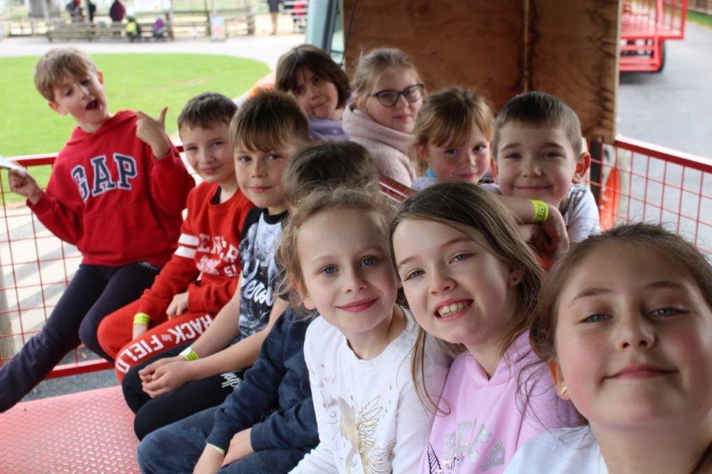 Young Carers Easter Outings burgesshillyouth.org/2019/04/11/you…