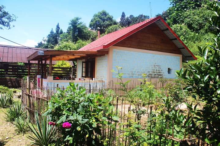 Holiden1's tweet photo. Darjeeling - A city spread in ribbons over a steep mountain ridge, surrounded by emerald-green tea plantations and towered over by majestic Khangchendzonga 

Experience Darjeeling From This home here: https://t.co/FGTIMtjlwO

#holiden #holidenindia #darjeeling #Homestay https://t.co/GqxGpnJS8Z