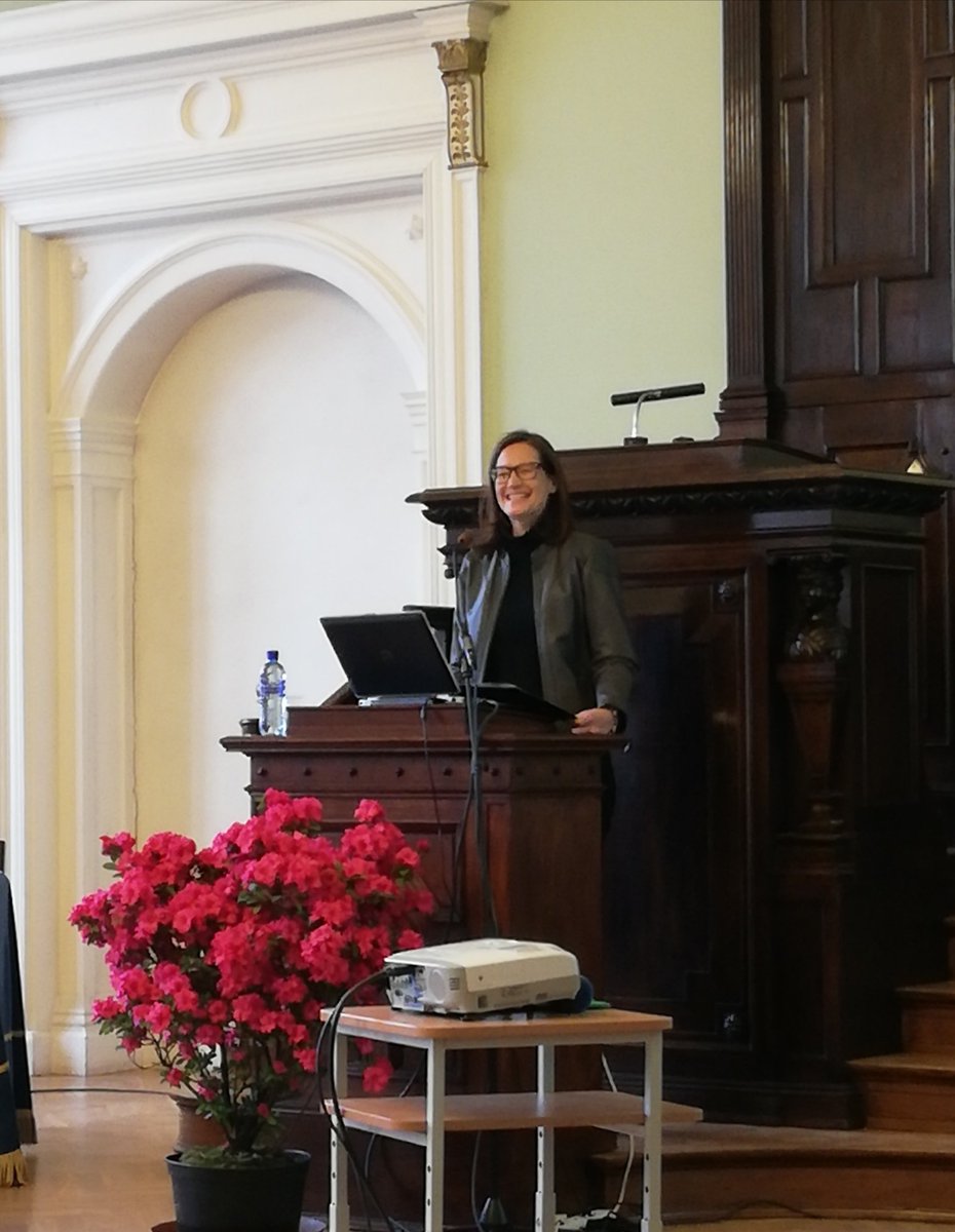 MStBon's tweet photo. Inauguración del Simposio LINCS 2019 en la Universidad se Letonia, Riga. Intervención de la embajadora española, haciendo hincapié en la relevancia del español como lengua vehicular de la comunicación digital. #MultiGenera #MultiComb, Rosa Martín Gascueña y Maite Sanmarco. https://t.co/2chEMc6O4A