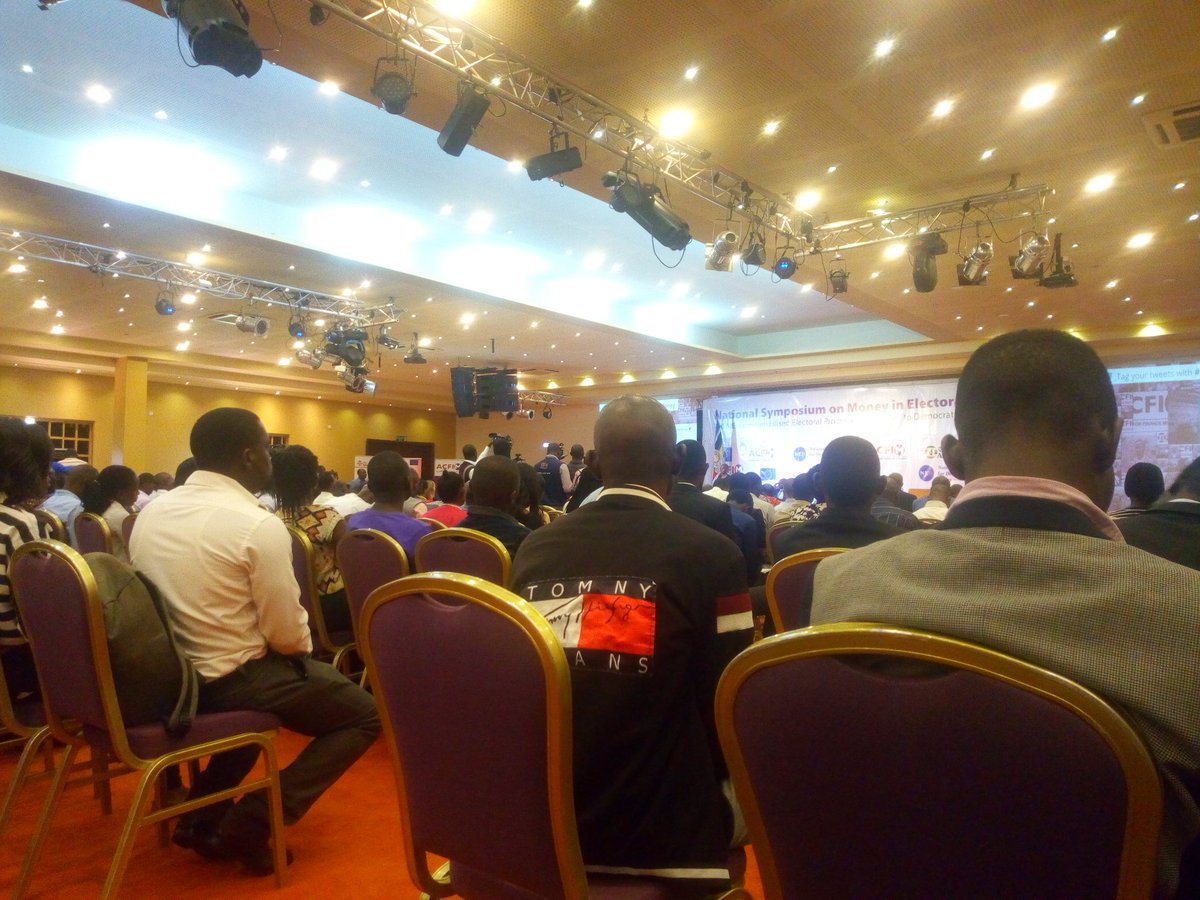 JrTwinamatsiko's tweet image. &quot;The journalists cameras are able to record the simple thieves that take millions and not able to capture ministers that Mitch away with Billions of money&quot;
Shaking tables to the core.
#CampaignFinanceReforms
#UgElectionMoney