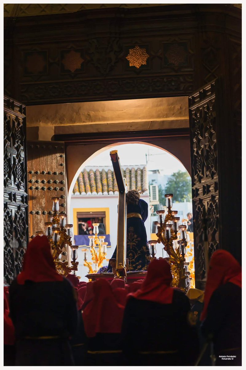 NazarenoGJ's tweet photo. Falta una semana para el Día más grande de la Semana más grande, llega el Jueves Santo, y sale a la calle a bendecir a su pueblo, el Señor de Almuñécar, al que en el cielo llaman Dios y en Almuñécar, NAZARENO . . . https://t.co/PL0q7BohiK