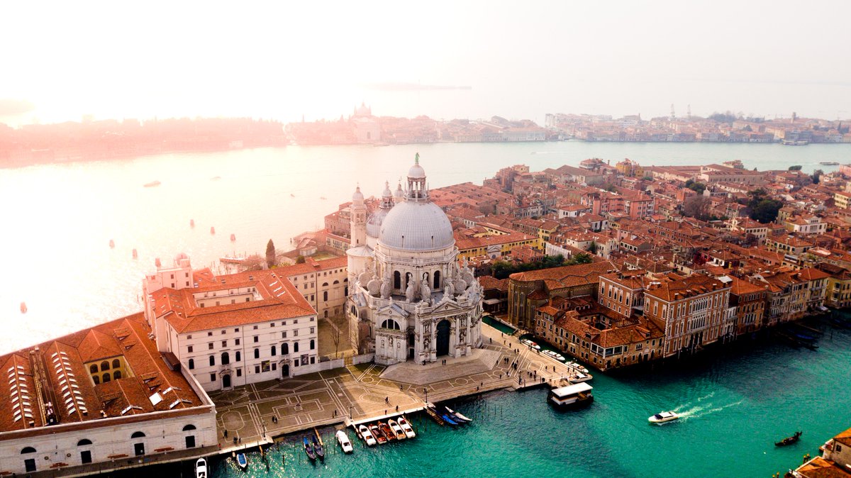 Dreaming of owning a property in #Italy? The 'right time' may be now: ow.ly/H06v30omkCm