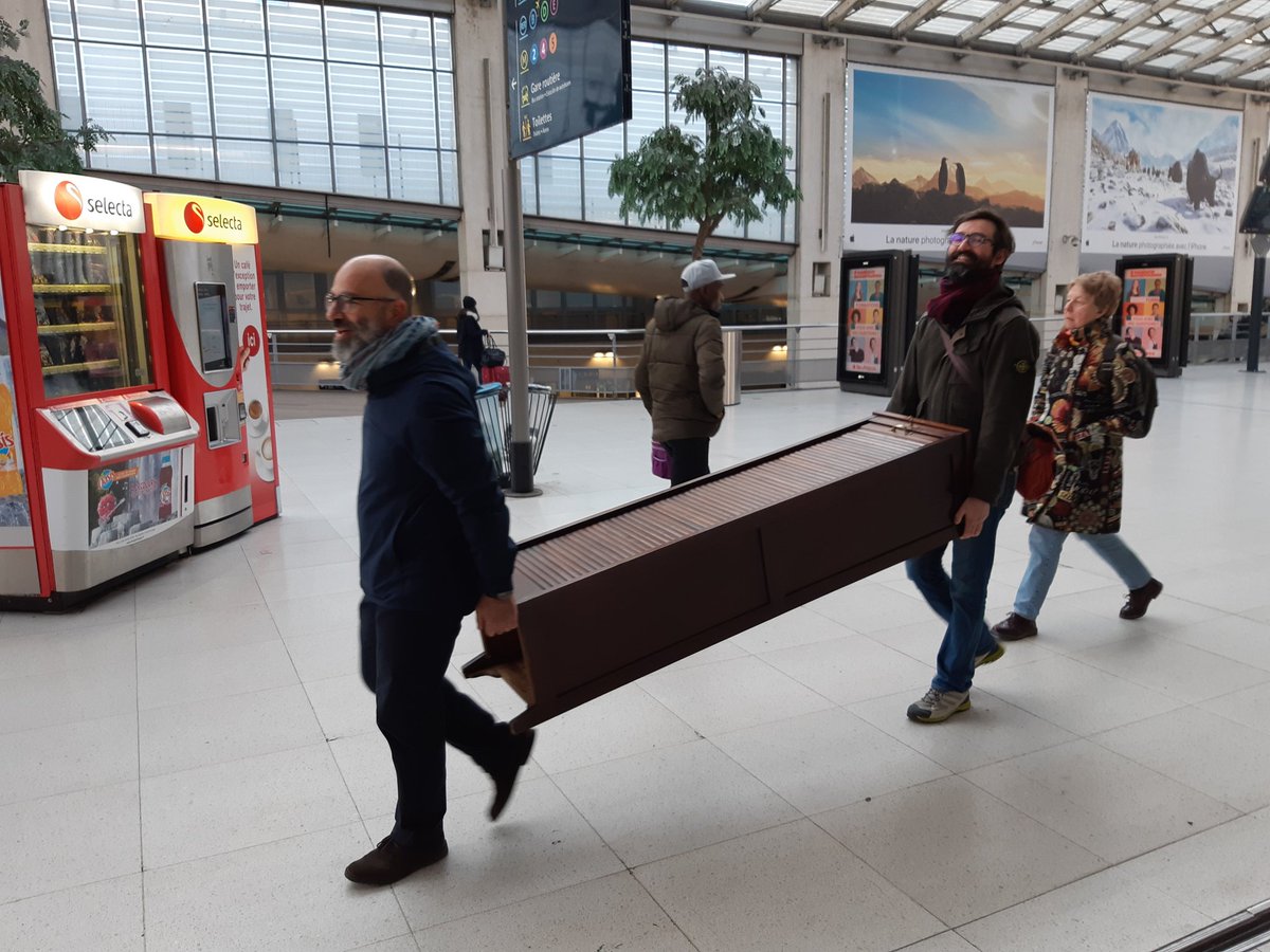 Il duro lavoro del prof ordinario a Pariggi