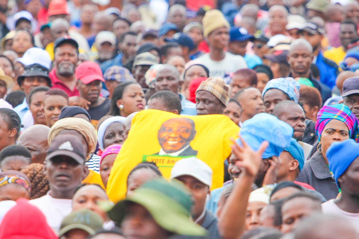 GautengANC's tweet photo. It is clear that the Alexandra community is committed to bringing change in Greater Johannesburg Region, #VoteANC8May2019 and be ready for President Ramaphosa.

It is time for change and service delivery. And for renewal to take the city forward! 

#GrowSouthAfrica 
#ThumaMina https://t.co/l460uSNixP