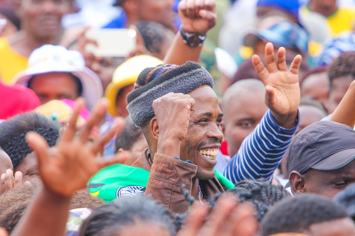 GautengANC's tweet photo. It is clear that the Alexandra community is committed to bringing change in Greater Johannesburg Region, #VoteANC8May2019 and be ready for President Ramaphosa.

It is time for change and service delivery. And for renewal to take the city forward! 

#GrowSouthAfrica 
#ThumaMina https://t.co/l460uSNixP
