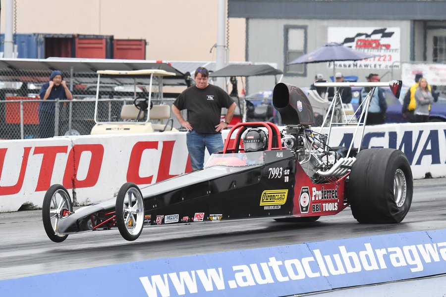 ironclad_gloves's tweet photo. The @LucasOilRaceway @NHRA series  is in Las Vegas this weekend. See our #ironcladracingteam do top speed and zoom by the competition. #GoIronclad .
 #TestedTriedTrue  #LasVegasSport #ironclad #BrightonBest #LasVegas #dragrace #dragracing #dragseries #racing #racingcars #racecars https://t.co/vI7bGCDZEf