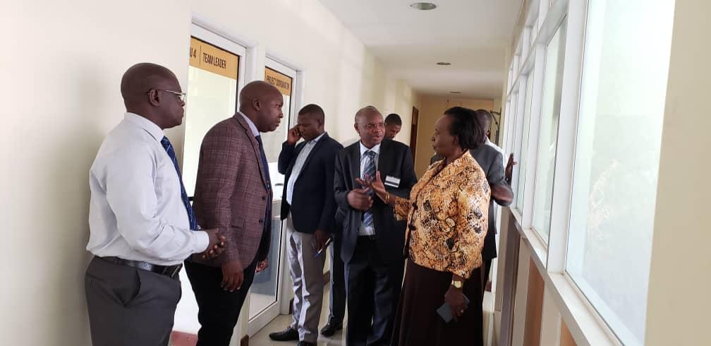 min_waterUg's tweet photo. #MWEworks:Deputy Head of @mopsuganda Deborah Katuramu has visited &amp; interacted with @min_waterUg Eastern Regional Staff during the #SMM Retreat &amp; Leadership Training taking place in Mbale district @StateHouseUg @DrKitutu @HonKibuule @okidi64 @MosesWatasa @UgandaMediaCent @Alitogj https://t.co/GOGQoQmhr0